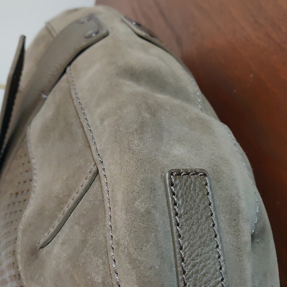 Gorgeous Burberry Suede Neutral Leather Hobo Minimalist - Picture 7 of 17